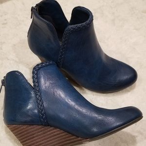 Modcloth Report Bootie in blue